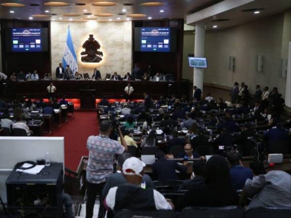 Tres diputadas se sumarán en el Congreso 2026-2030, según resultados preliminares del CNE.