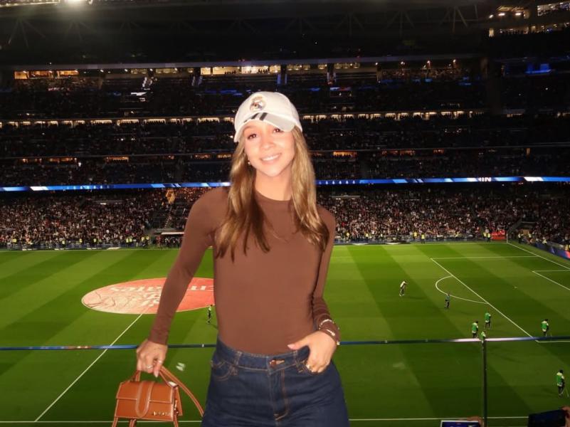 Linda influencer hondureña se codea con jugadores del Real Madrid: ¿Quién es ella?
