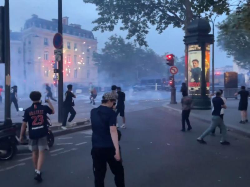 Desorden en París en festejo de aficionados de PSG tras ganar Champions League