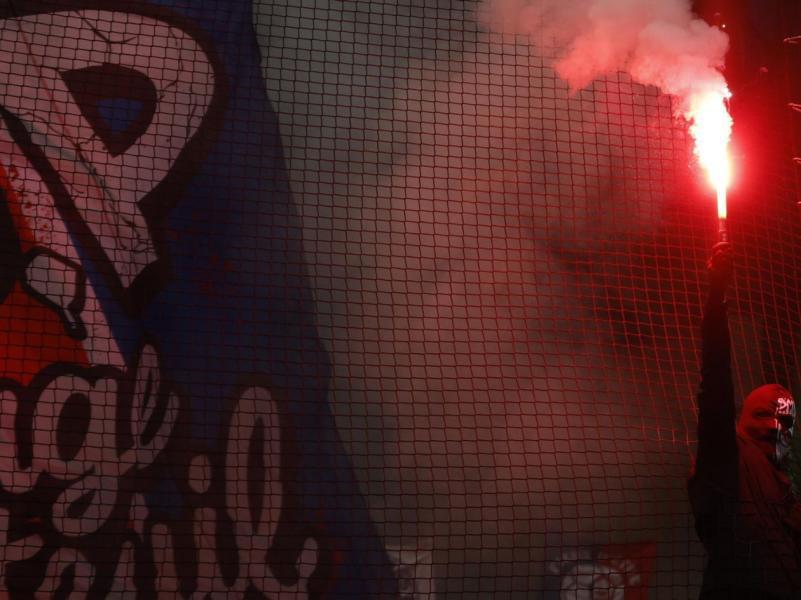 Desorden en París en festejo de aficionados de PSG tras ganar Champions League