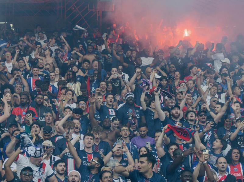 Desorden en París en festejo de aficionados de PSG tras ganar Champions League