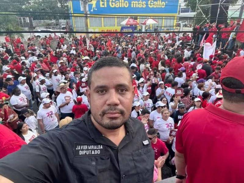 El diputado Javier Miralda en un evento político de Libre.