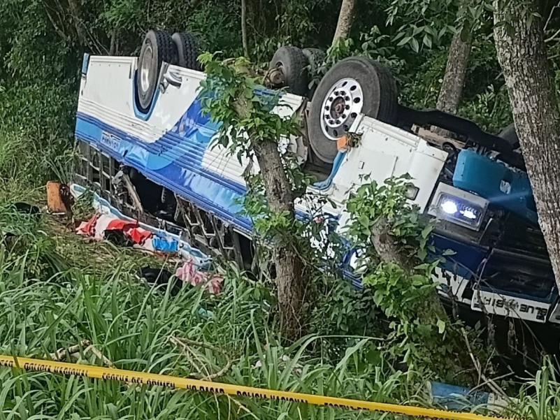 Captan momento antes de que autobús se volcara y provocara tragedia en Yoro