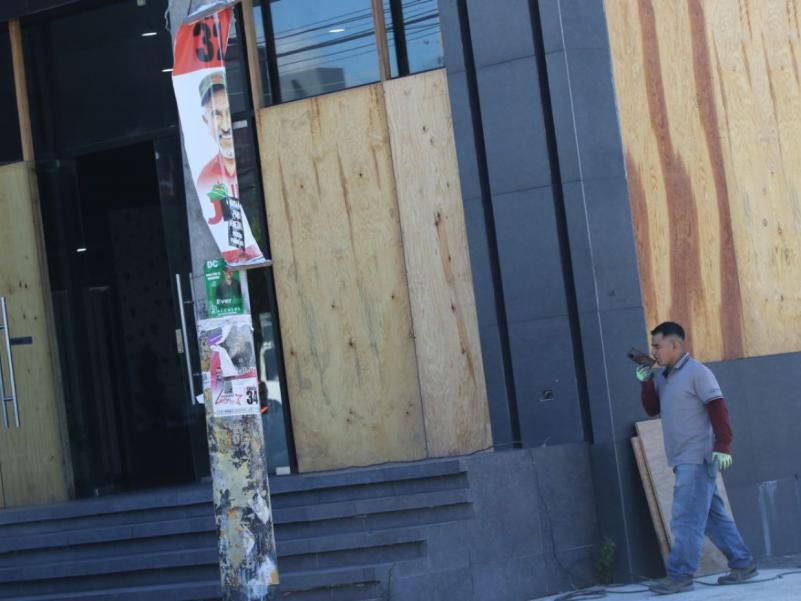 Negocios en la capital se blindan previo a las elecciones generales