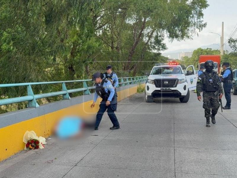 Sospechosos le dijeron a Winiker que su pareja le envió un ramo y la mataron en la vía rápida