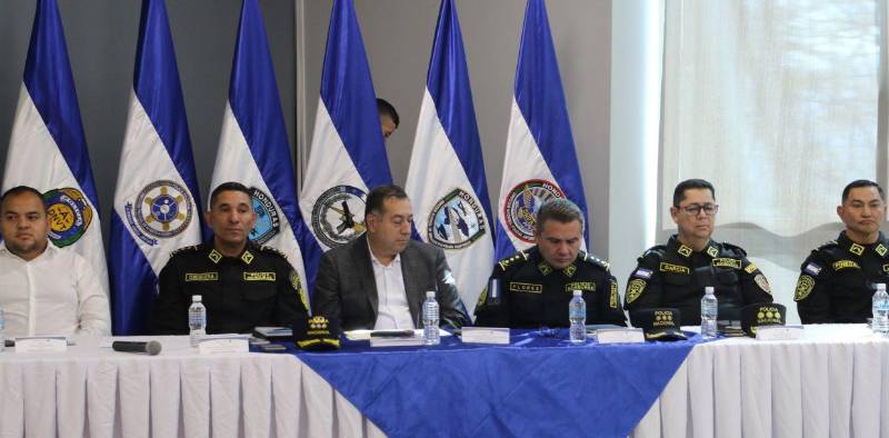 La reunión fue encabezada por el director General de la Policía Nacional, Comisionado de Policía Rigoberto Oseguera Mass, acompañado del Directorio Estratégico