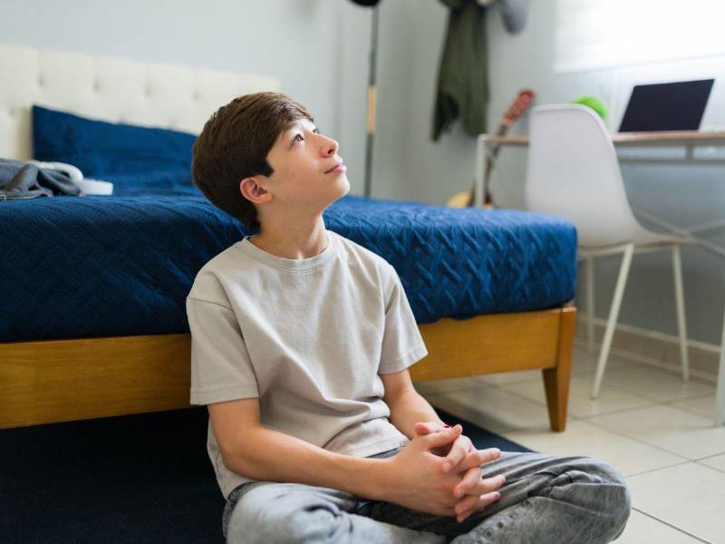 Habrá adolescentes que no reflejen mayor cambio en sus actitudes, pero esto no significa que el dolor no esté presente. La fortaleza y la resiliencia pocas veces llegan temprano.