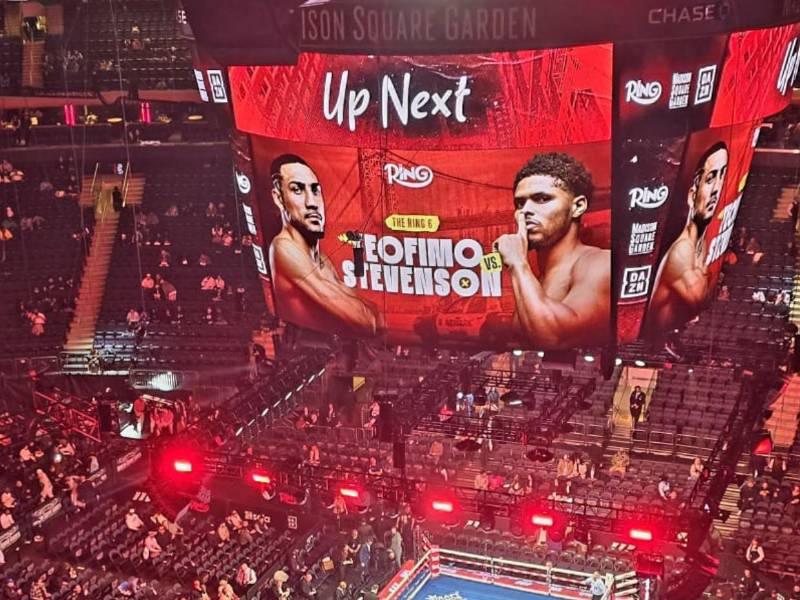 La pelea estelar de la noche es la de Teófimo López ante Shakur Stevenson.