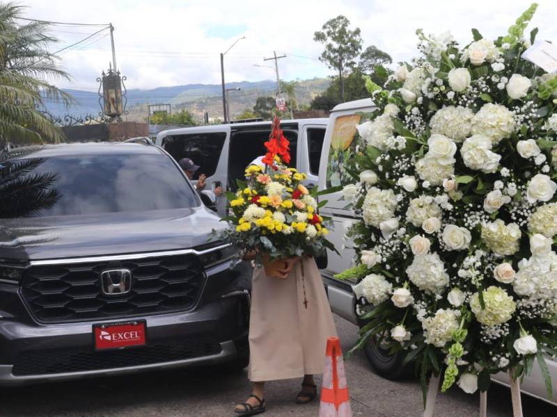 En la intimidad del dolor, familiares, amigos y allegados se reunieron ayer para velar el cuerpo de quien fue ejemplo y guía.