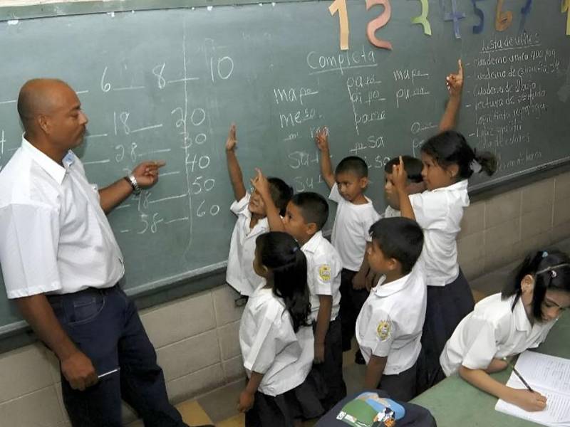 Las propuestas buscan garantizar que el incremento salarial aprobado en el Presupuesto 2026 llegue completo a los maestros.