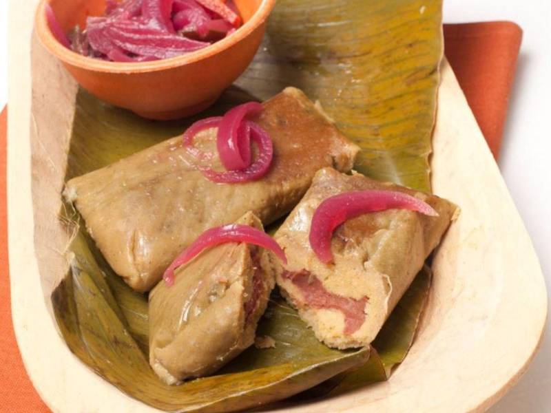 Tamalitos pisque o de frijoles, se elaboran con masa de maíz y se rellenan con frijoles fritos. Suelen acompañarse con mantequilla y queso o con encurtido.