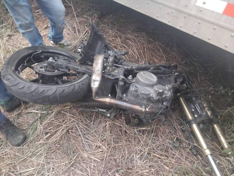 Así quedó la motocicleta en la que se conducía José Manuel Cáceres.