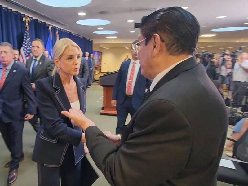 La fiscal general estadounidense al responder al periodista hondureño.