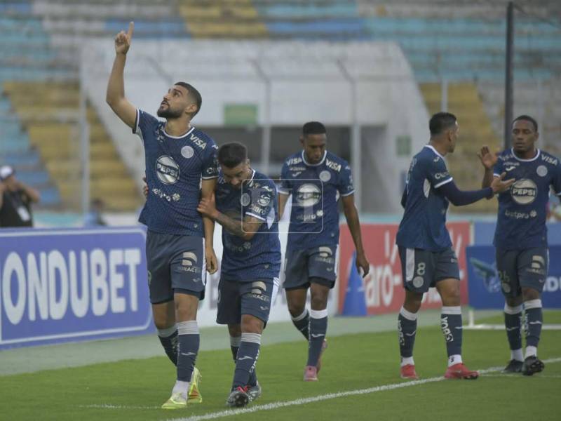 Imágenes del desarrollo del partido.