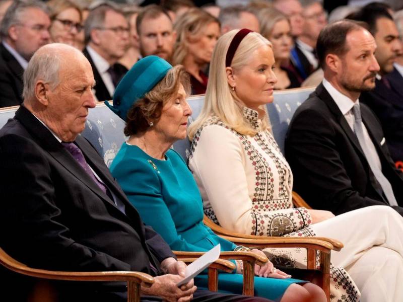 El rey Harald de Noruega, la reina Sonja, junto a la entonces princesa heredera Mette-Marit y el príncipe heredero Haakon, en una imagen de archivo.