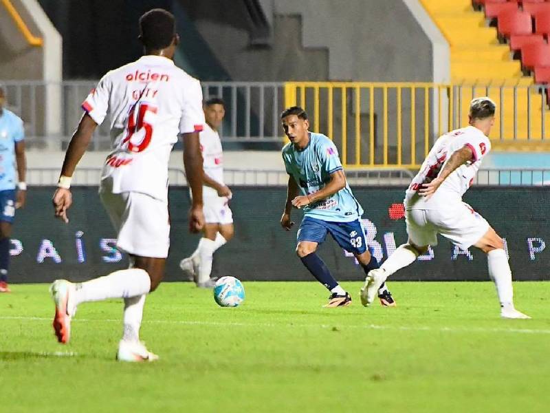 Imágenes del desarrollo del partido.