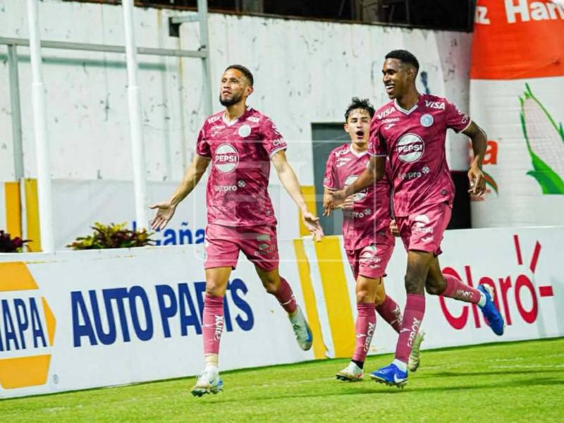 Imágenes del desarrollo del partido.