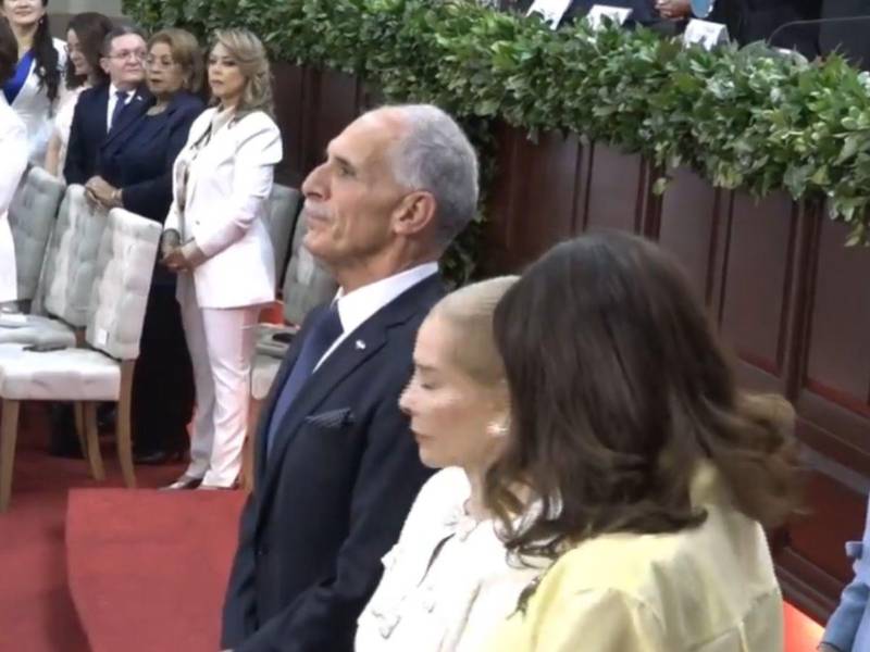 En medio de un fuerte resguardo de seguridad, Nasry Asfura arribó este martes al Congreso Nacional para su juramentación como nuevo presidente de Honduras.