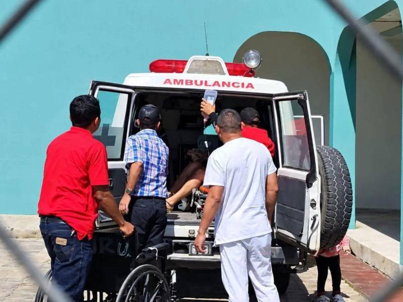 Una mujer embarazada y, de manera preliminar, varios menores de edad se encuentran entre las personas heridas en un accidente ocurrido este sábado en una carretera de Lempira.