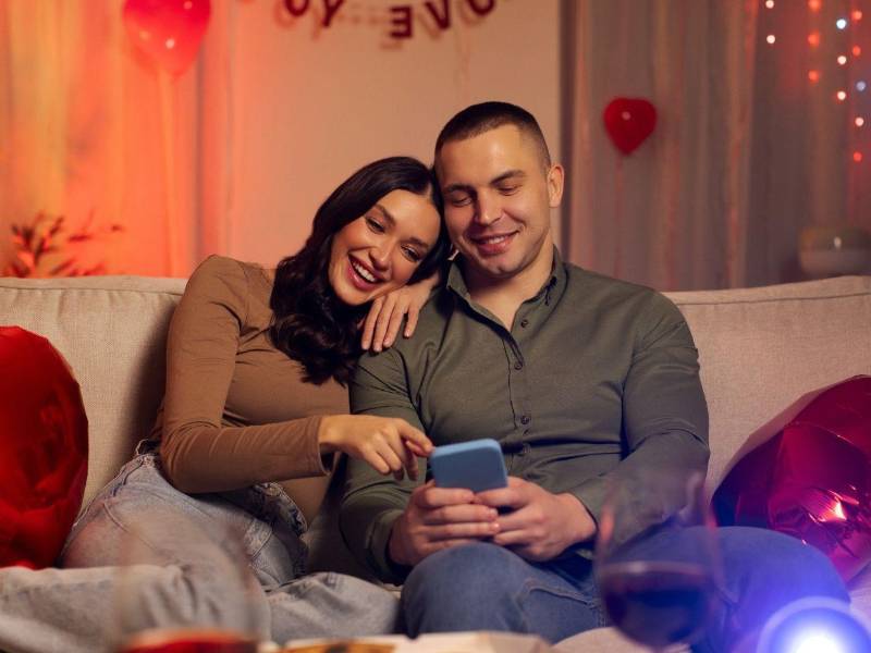 ¿Quién corre mayor riesgo? Las personas con estilos de apego inseguro encabezan la lista, junto con los perfeccionistas y quienes han interiorizado la idea de que el amor debe ser siempre intenso; por ello, interpretan cualquier duda como un fracaso estrepitoso.