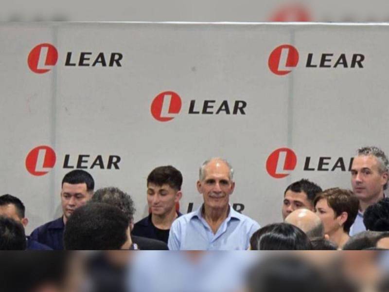 El presidente Asfura durante su visita al parque industrial Green Valley.