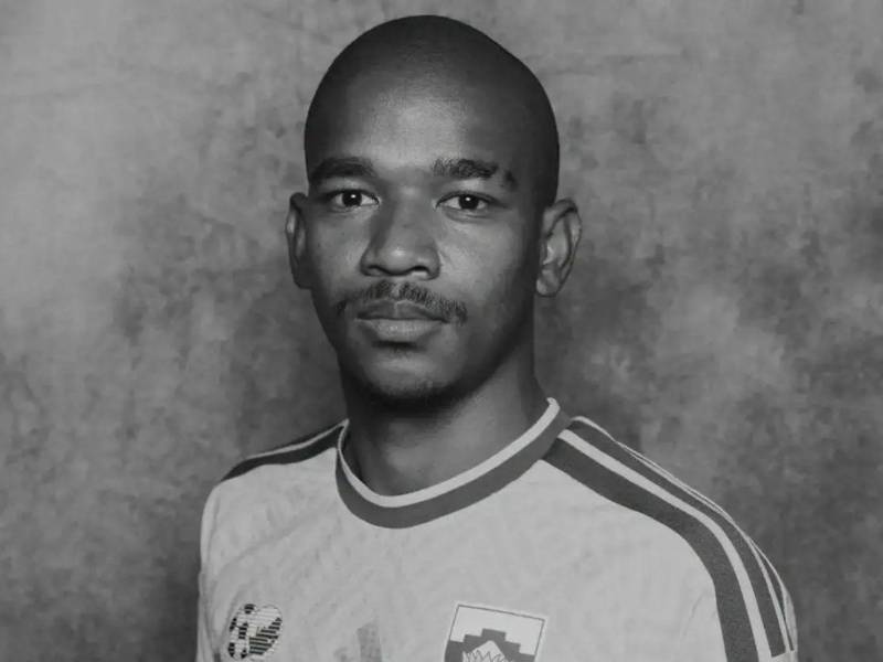 El centrocampista sudafricano Jayden Adams ha muerto a los 25 años, días después de haber jugado con su selección en el Mundial de Fútbol 2026, confirmó este sábado el ministro de Deportes, Artes y Cultura de Sudáfrica, Gayton McKenzie. ¿Qué se sabe de su caso? Aquí los detalles: