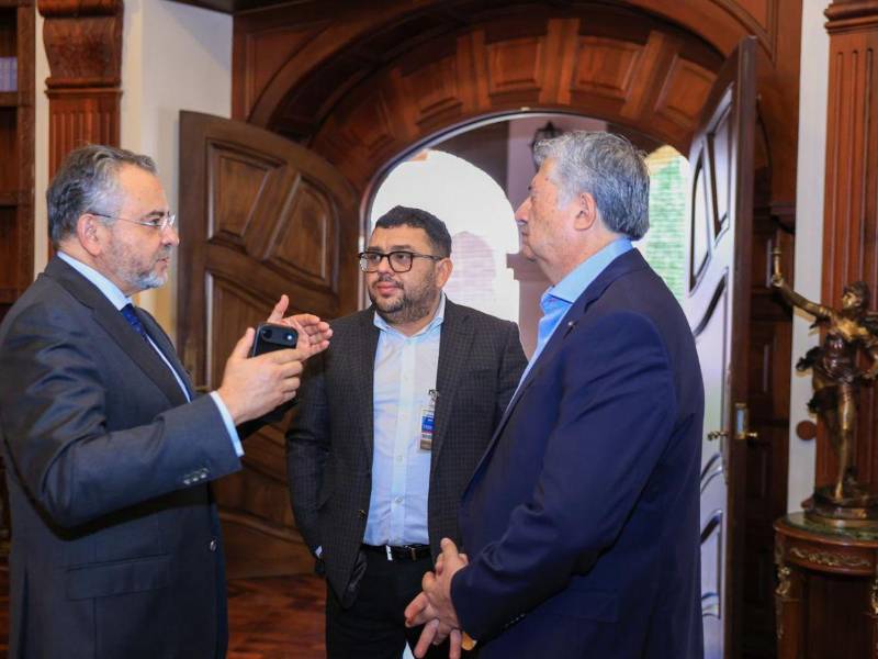 Empresa bananera reafirma confianza en el gobierno de Asfura y analiza expansión.