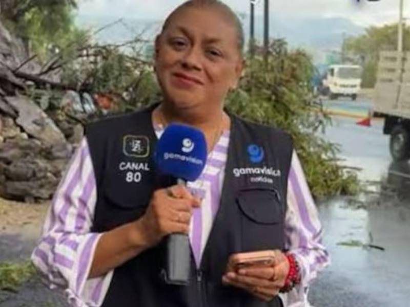 La reportera Alma de la Rosa Flores, segundo antes del accidente en Monterrey, Nuevo León.