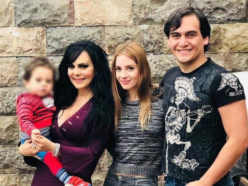 Imelda Tuñón, quien fue pareja de Julián Figueroa y madre de su hijo, confesó que le proporcionaba al fallecido cantante medicamentos que, según su relato, sus psiquiatras no querían recetarle.