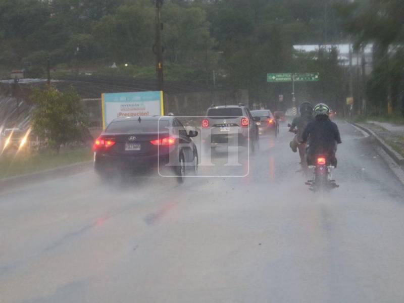 Honduras tendrá el ingreso de al menos dos ondas tropicales durante esta semana, fenómenos que podrían generar un aumento de la nubosidad, precipitaciones y vientos acelerados en varias regiones del país, informó Jorge Castellanos, pronosticador de turno del Centro de Estudios Atmosféricos, Oceanográficos y Sísmicos (Cenaos).