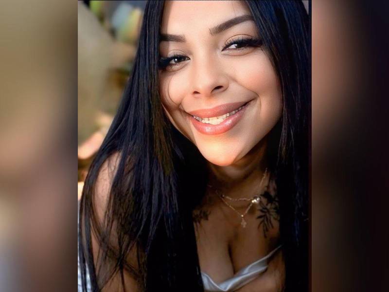 El feminicidio de Pamela Yahaira Alvarado, de tan solo 25 años, sigue causando conmoción en México. En los últimos días, la joven fue invitada a una fiesta y terminó siendo quemada con gasolina por dos hombres en Juárez, Nuevo León. El ataque le dejó diversas quemaduras en el cuerpo, heridas a las que no logró sobrevivir y murió.