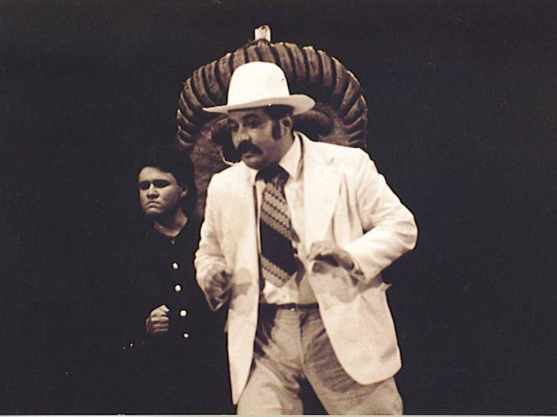 Valeriano en “Morazán y los brujos”, escrita y dirigida por Saúl Toro, junto a Miguel Zavala (1994).