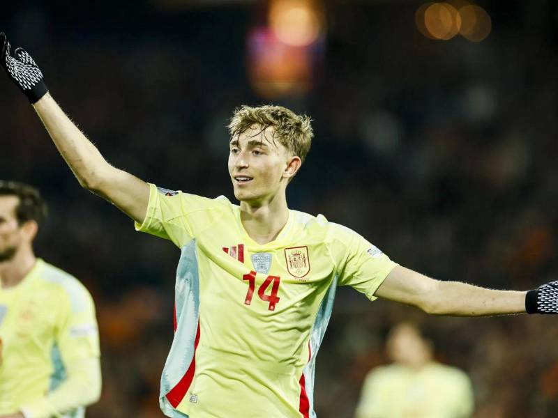 Dean Huijsen durante uno de sus primeros partidos con España.