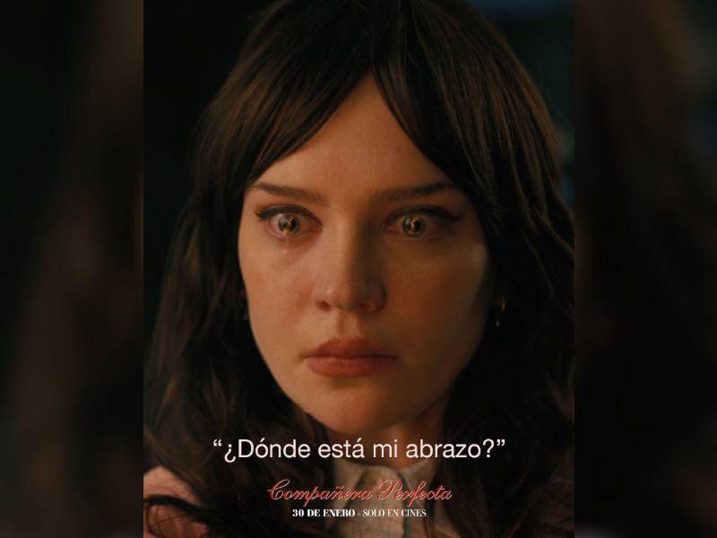 Una joven ‘mujer’ que acompaña a su novio Josh de paseo es la ‘compañera perfecta’ Iris, interpretada por Sophie Thatcher.