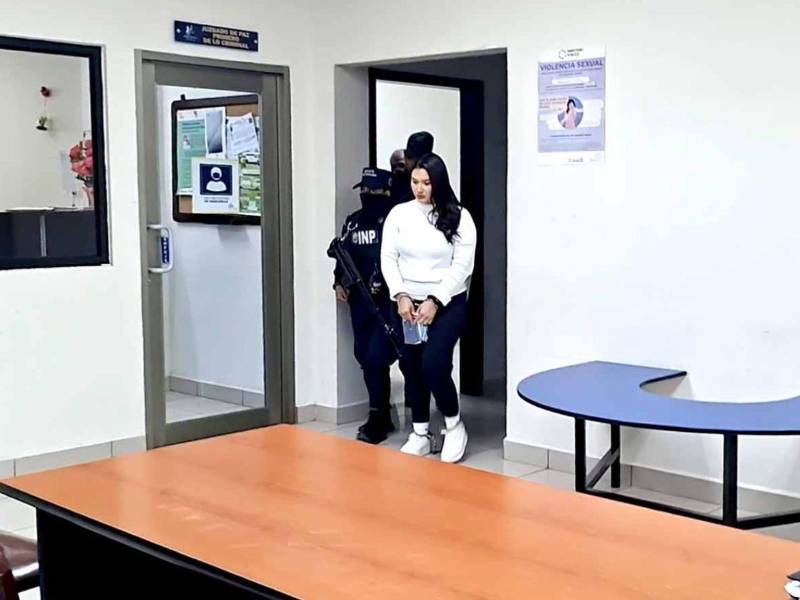 Katherine Yulibeth Romero Sorto a su llegada a los juzgados sampedranos.