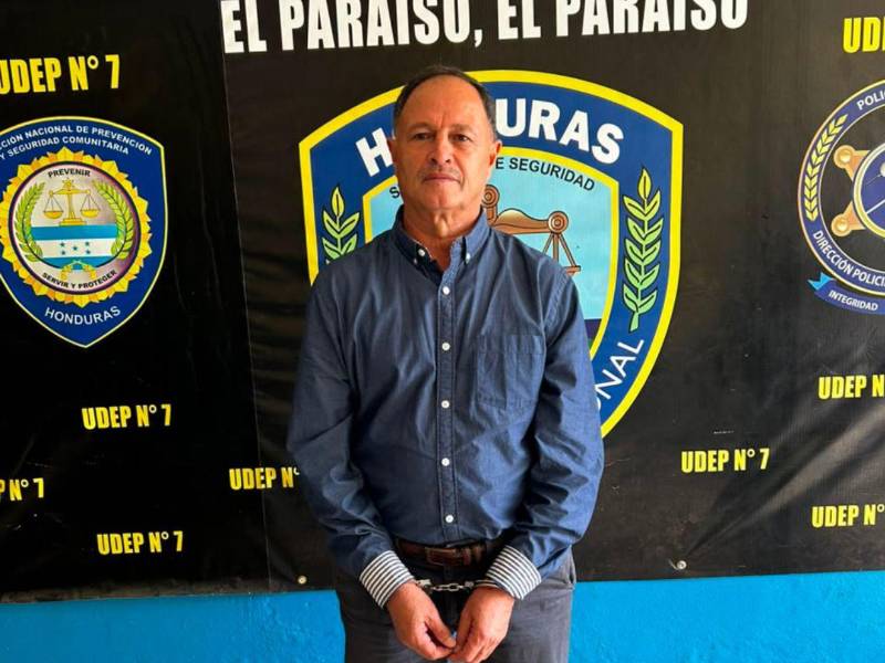El maestro de profesión, Henry Antonio Valladares Vallecillo, de 64 años de edad, es acusado de violación especial, contra una menor de 13 años, en Danlí.