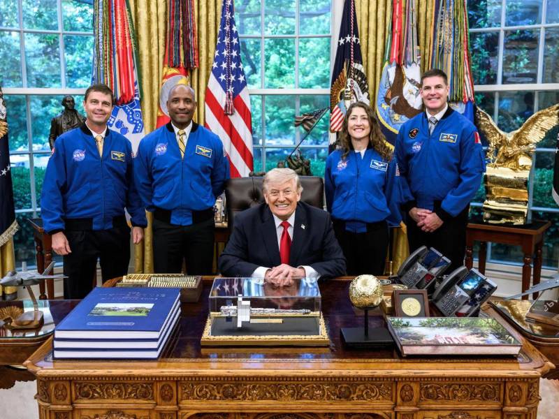 Los cuatro astronautas que realizaron un viaje de diez días alrededor de la Luna serán homenajeados el 28 de agosto en el Centro Espacial Johnson, en Houston, Texas.