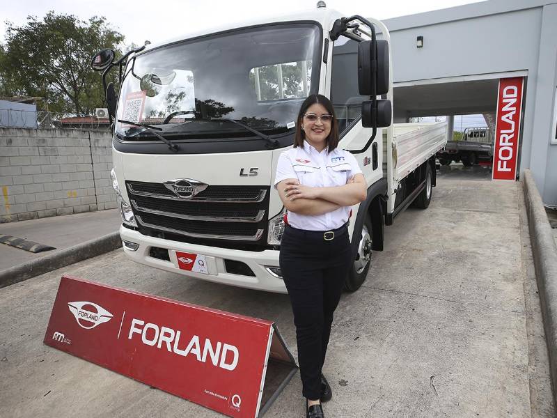 Marissa Lizzeth Osorio, Coordinadora de Mercadeo de Forland, destaca las innovaciones de la marca para 2025.