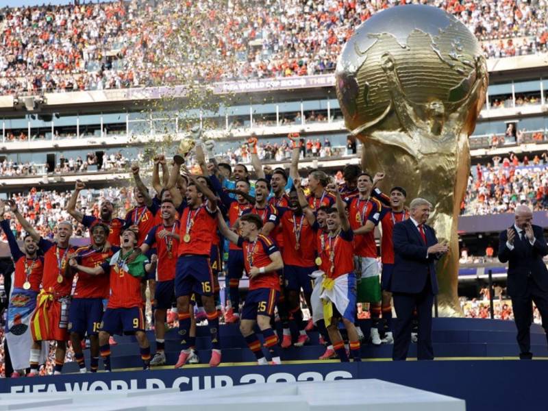 España se convirtió en el primer país de la historia en ostentar de forma simultánea los títulos mundiales de fútbol masculino y femenino tras conquistar el Mundial 2026.