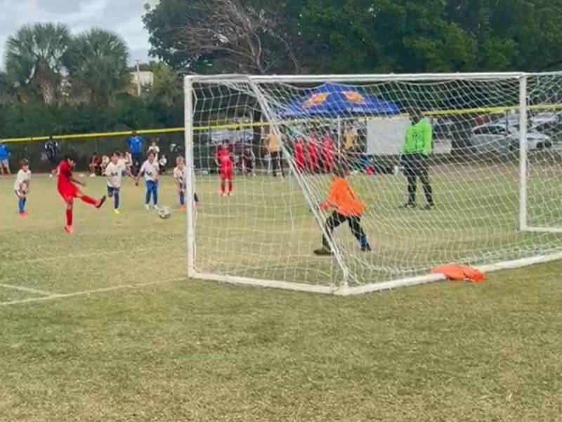 Gol desde el punto penal marcado por Esdras GonzáleZ