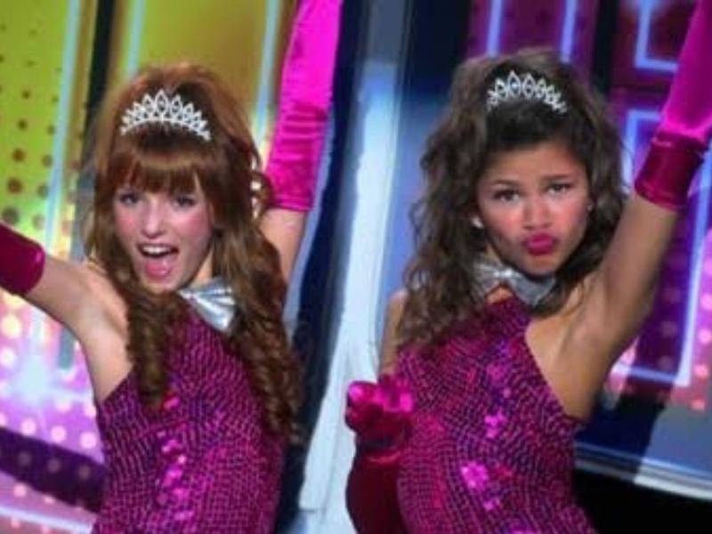 Su salto a la fama llegó en 2010, cuando dio vida a Rocky Blue en Shake It Up (“A todo ritmo”), de Disney.