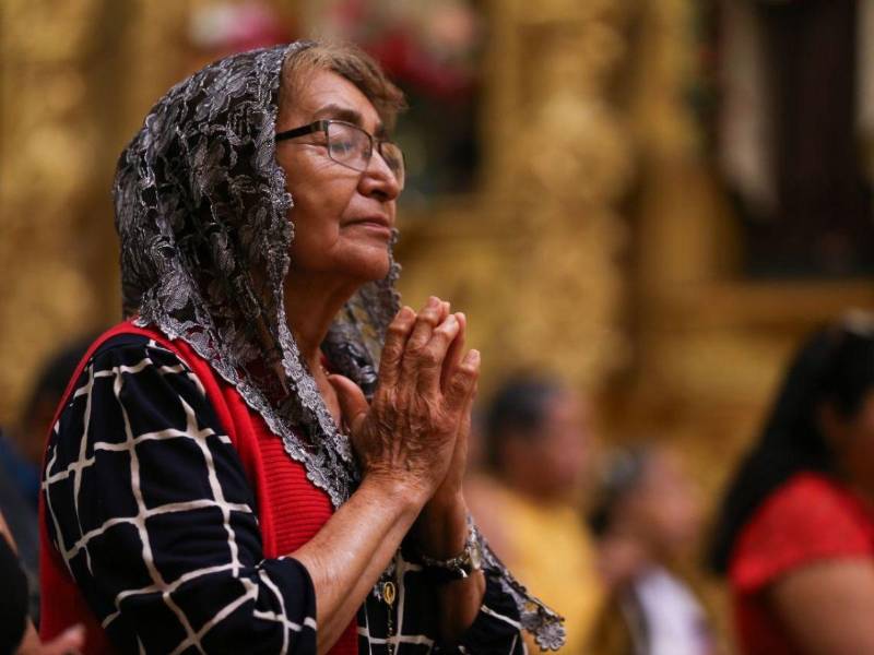 Con un ambiente de recogimiento, alegría y profunda devoción, decenas de fieles católicos participaron este domingo 5 de abril en la misa de Resurrección celebrada en la Catedral Metropolitana San Miguel Arcángel, marcando el cierre de las actividades principales de la Semana Santa 2026 en la capital.