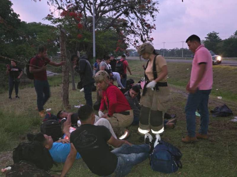 Miembros del Instituto Nacional Penitenciario resultaron heridos tras volcamiento de bus en CA-5, Pajonal, Comayagua.