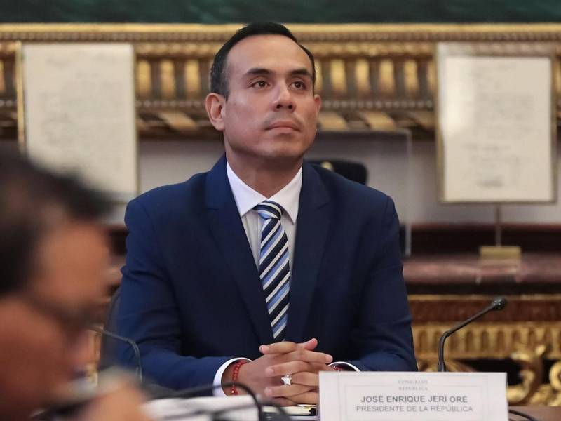 Si bien Jerí podía haber participado en esa sesión en su condición de congresista, el mandatario optó por no hacerlo y quedarse en el Palacio de Gobierno, donde presidió el cambio de guardia.