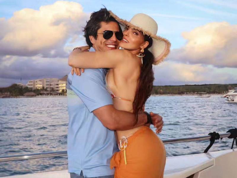 Ana Bárbara enfrenta una de las crisis más expuestas de su vida personal tras la filtración de unos audios de su esposo, Ángel Muñoz, en los que este habría hablado de divorciarse de la cantante, quedarse con la vivienda conyugal y en los que cuestionó su relación con sus propios hijos.