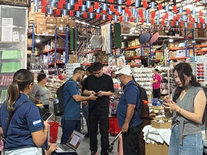Juan Diego Zelaya afirmó que las inspecciones responden a las quejas de comerciantes de Comayagüela por dificultades para competir con los negocios señalados.