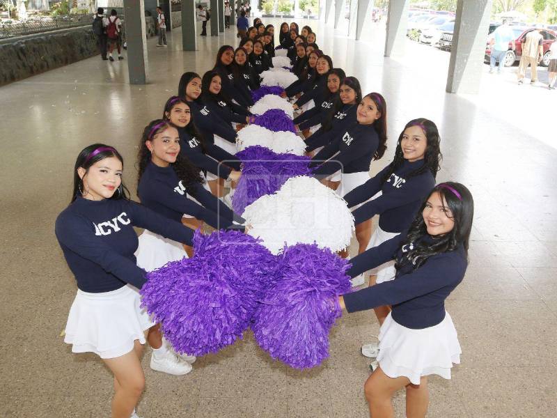 Las estudiantes del Central Vicente Cáceres llevan más de seis meses ensayando para que este 15 de septiembre.
