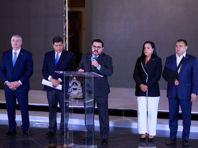 El anuncio se hizo en Casa Presidencial por diversos funcionarios.