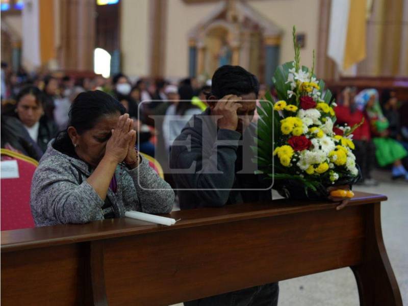 Desde las primeras horas de este lunes, la Basílica Menor de Suyapa recibió a miles de peregrinos que llegaron con fe y esperanza para participar en las celebraciones por el 279 aniversario del hallazgo de la Virgen de Suyapa.