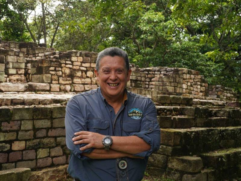 Dr. Ramón Rivera, historiador y catedrático de la UNAH.